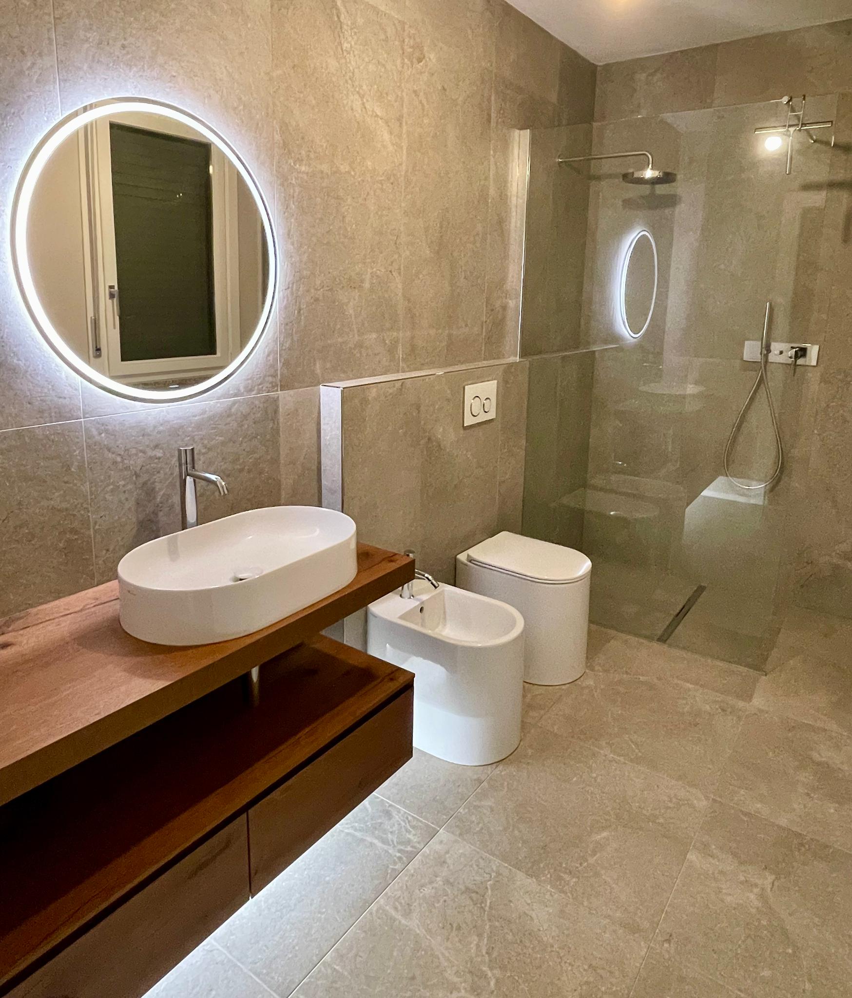 Ristrutturazione bagno moderno a Reggio Emilia - Casali Luca Costruzioni